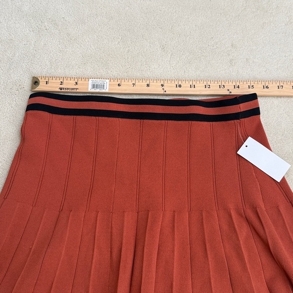 House of Harlow Knit Sweater & Pleated Skirt Set Rust w/ Black Trim Size L NWT - Picture 11 of 12